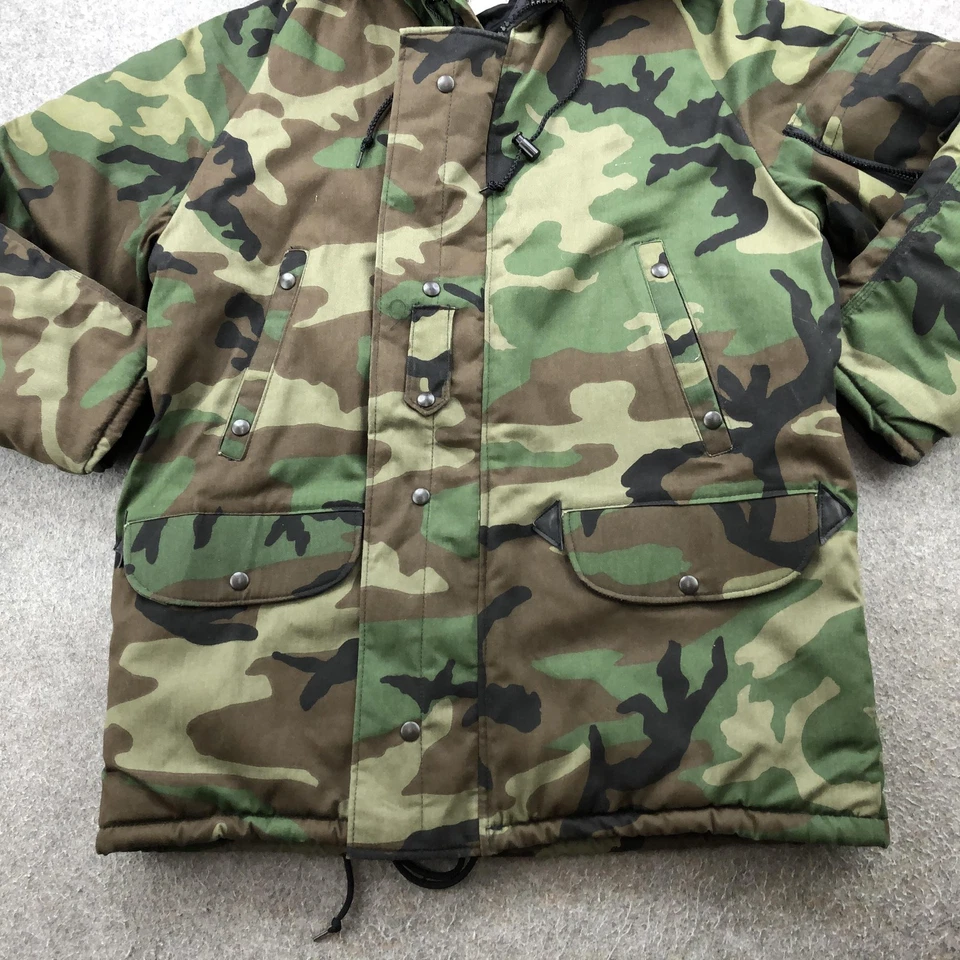 Chaqueta Parka Dakota Outerwear Para Hombre Mediana Bosque Camuflaje Capucha Piel Sintética Hecha en EE. UU. Foto 2 de 4