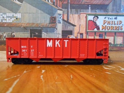 HO Scale Trains Roundhouse #1533 MKT 40' 3-Bay Hopper #36127 Built