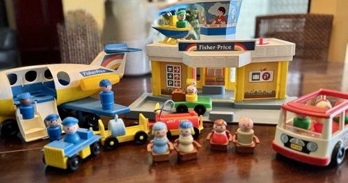 Vintage 1981 Fisher Price Little People Jetport #933 w/Extras!