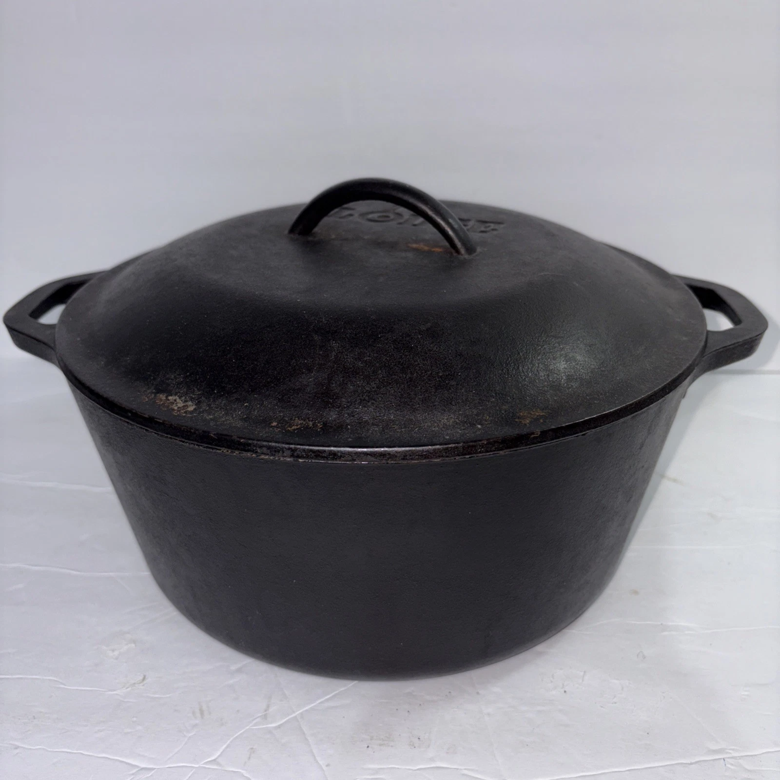Lodge USA Cast Iron Camping Dutch Oven/Cooking Pot 10 1/4 # 8 Great Shape
