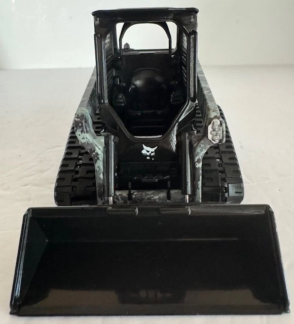 NEW RARE 1:25 Bobcat T76 Compact Track Loader Limited Edition Wounded Warrior - Image 4 of 4