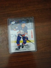 2025-26 Upper Deck Series Two Matthew Schaefer Young Guns Rookie Card