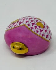 Herend Hungary Lady LOVE BUG Pink Raspberry Fishnet 24k Gold Accents 1.75” EUC