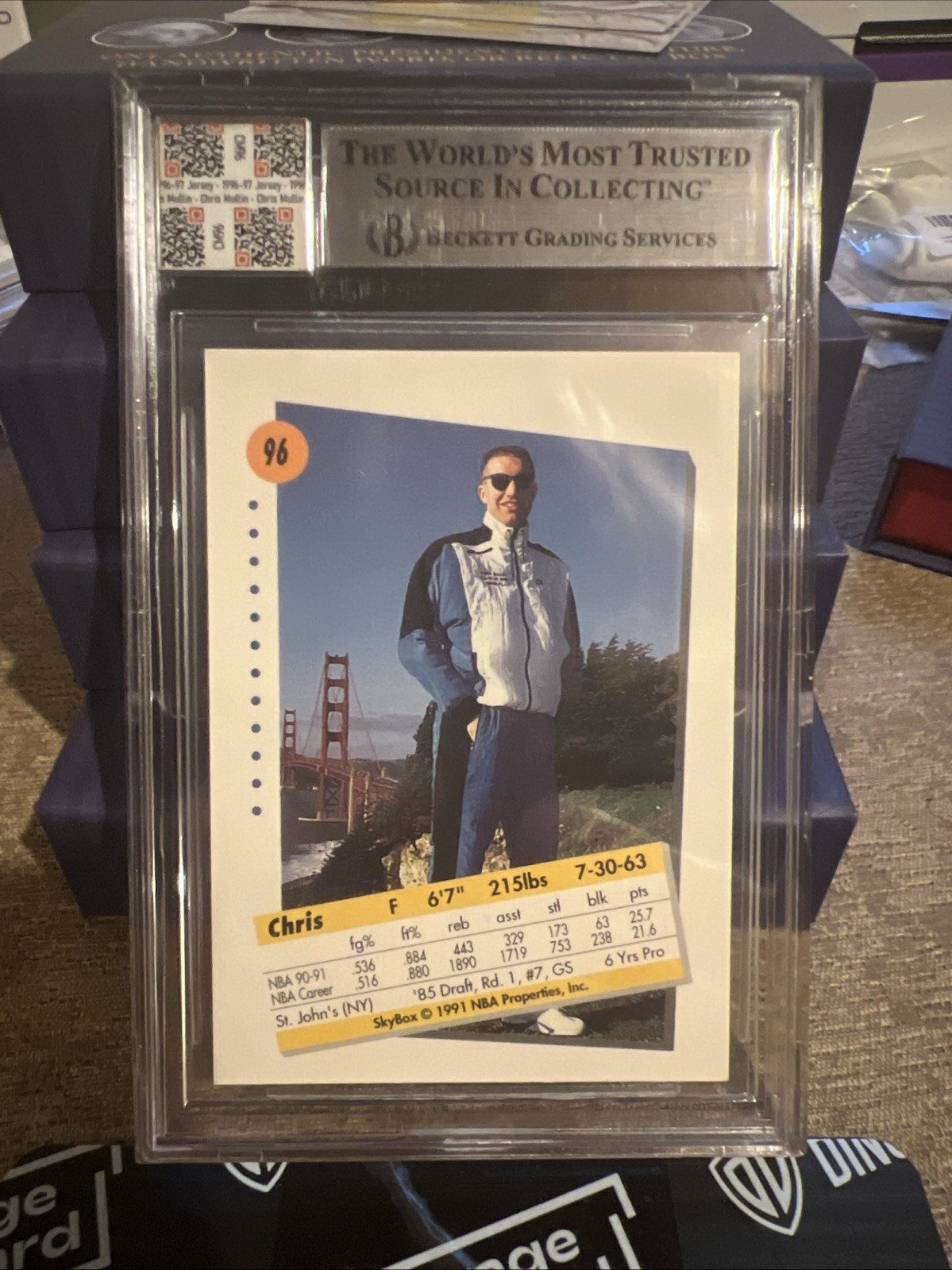 1991-92 Skybox Chris Mullin On Card Auto With Game Used Jersey See Description view 2