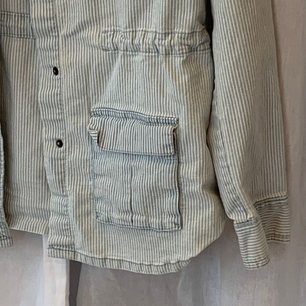 EUC Universal Thread Conductor Striped Print Mili… - image 4