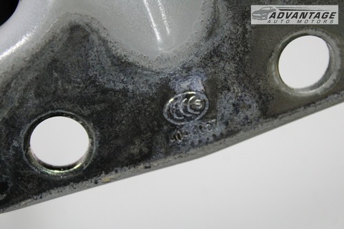 2021-2023 KIA SELTOS REAR RIGHT SIDE DOOR UPPER & LOWER HINGE SET OF 2 OEM - Picture 4 of 5