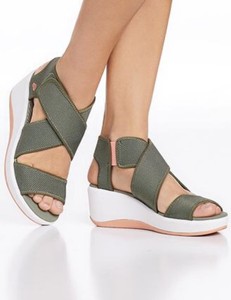 clarks cali palm sandal