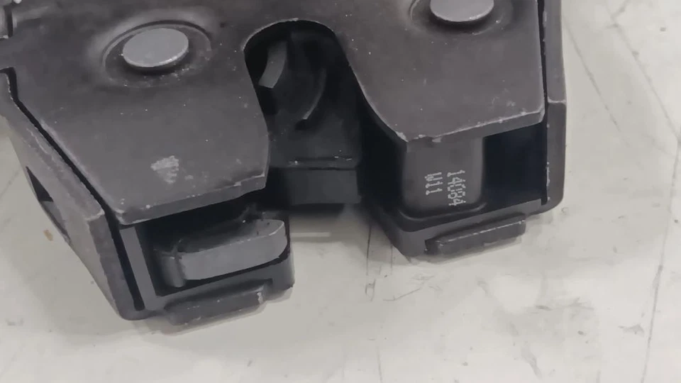 Chevy Volt Trunk Latch  2011 2012 2013 2014 2015 - Image 3 of 4