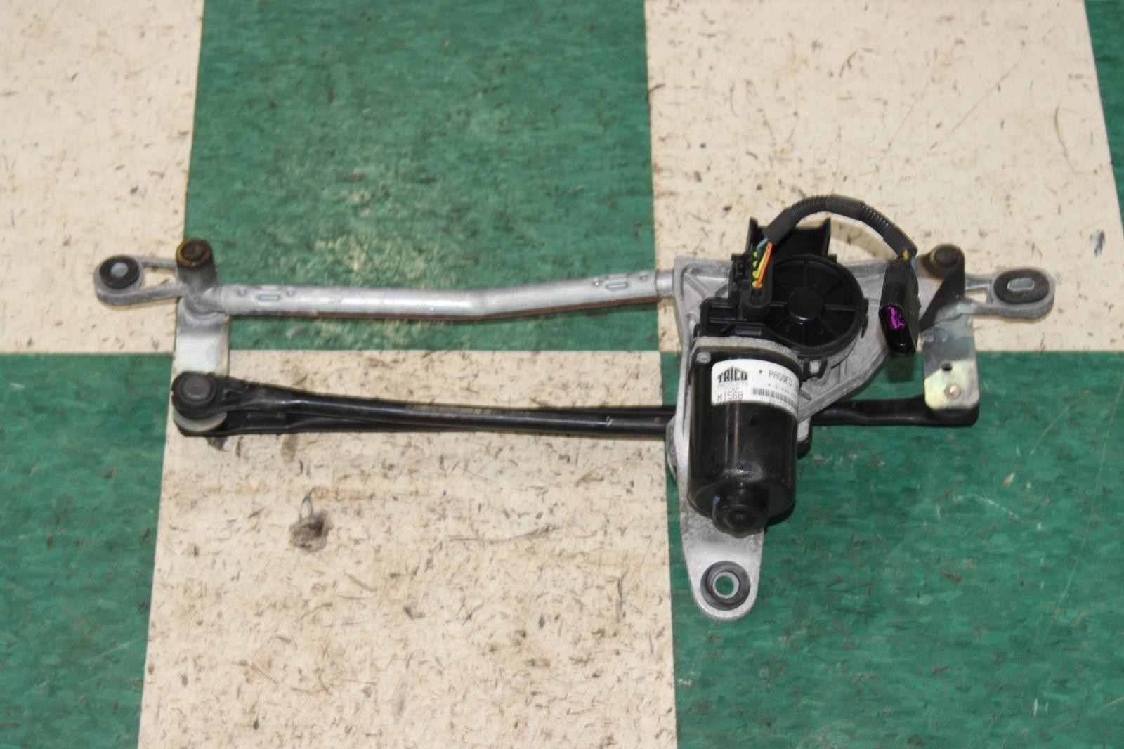 Maserati Ghibli 2014-2020 Front Windshield wiper assembly