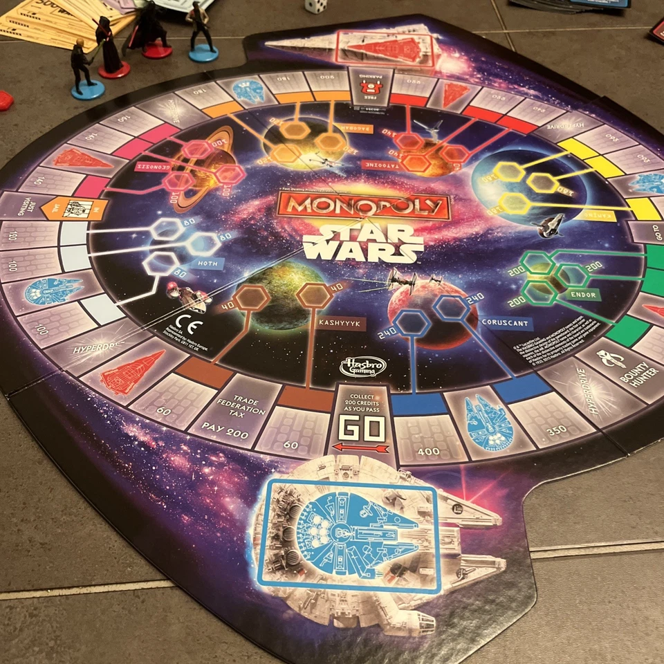 Monopoly Family Board Game. Star Wars Force Awakens Edition. 2015. 2-4 Player 8+ - Image 4 of 4