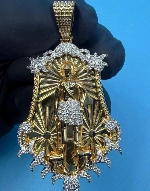 Colgante San Lázaro de diamantes creados en laboratorio de 1,50 quilates enchapado en oro amarillo de 14 k para hombre Foto 4 de 4