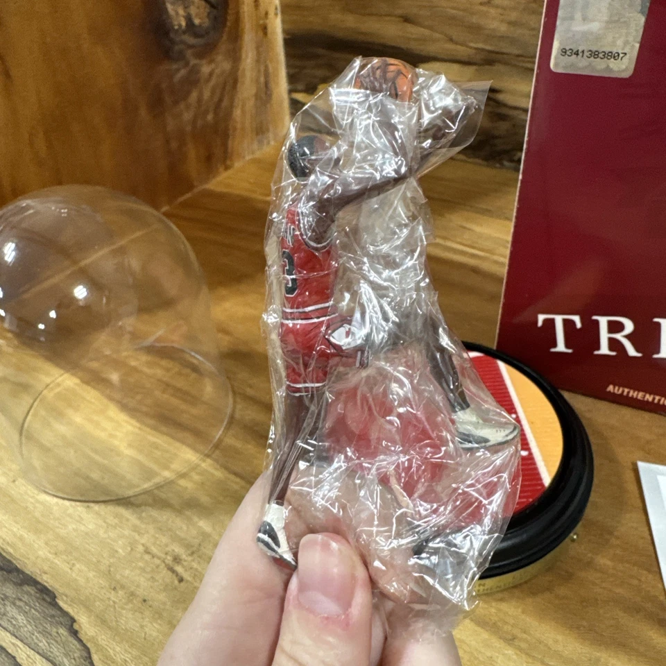 1999 Michael Jordan Upper Deck Liftoff Slam Dunk Tributes Figurine W/ Box C661 - Image 4 of 4