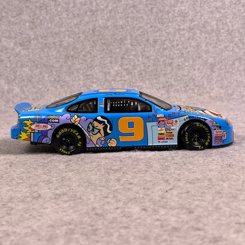 Jerry Nadeau #9 Cartoon Network Dexter 1999 Ford Taurus 1:24 Bank Diecast Action - Image 4 of 4