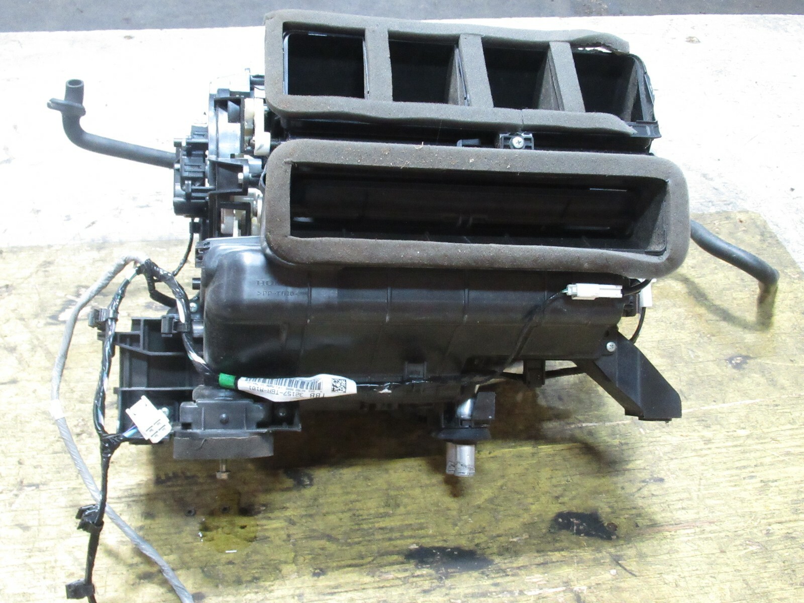 2018 HONDA CIVIC TYPER FK8 OEM HVAC CONTROL VENTS AND AC EVAPORATOR