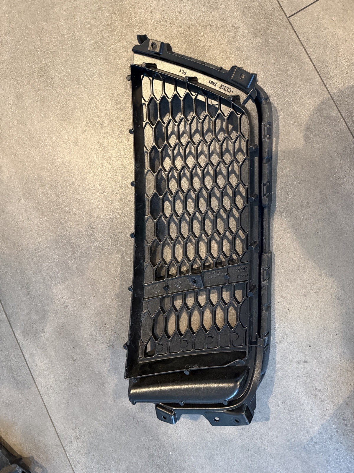 Audi R8 Rear Right Bumper grille P/N 4S0807698A