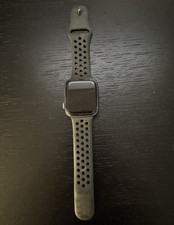 Apple Watch Nike SE 44mm Space Gray Aluminum GPS Black Silicone Band
