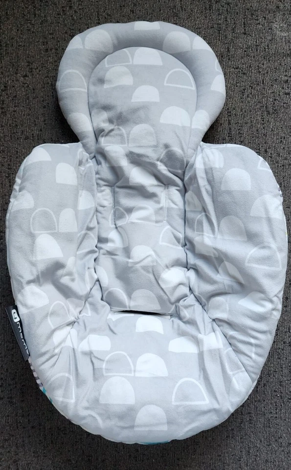 4moms Mamaroo Reversible Recién Nacido Inserto Triángulo/Gris 4 mamás mamá habitación Foto 3 de 4