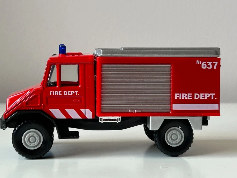 Mercedes-Benz Unimog Fire Brigade Car Truck Model Diecast Welly Urban Spirit - Image 2 of 4
