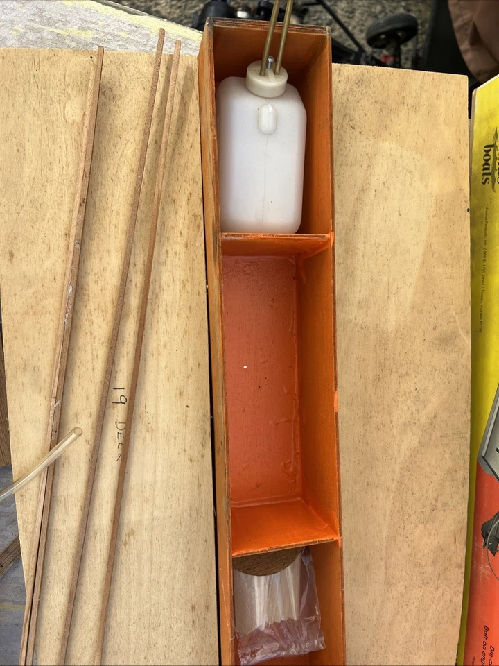 Vintage DUMAS Hotshot 44 Wood RC Racing Boat Kit Twin Hull Race - Image 3 of 4