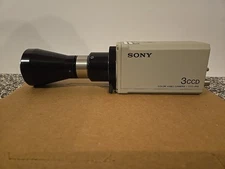 Sony 3CCD-IRIS DXC-930P Microscope Video Camera w/ENG12 Coupler, Lens