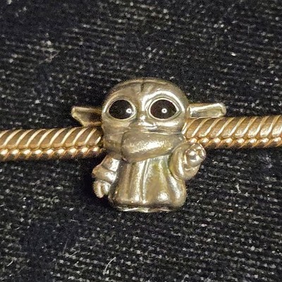 PANDORA Star Wars Child Mandalorian Baby Yoda Grogu Charm 92.5