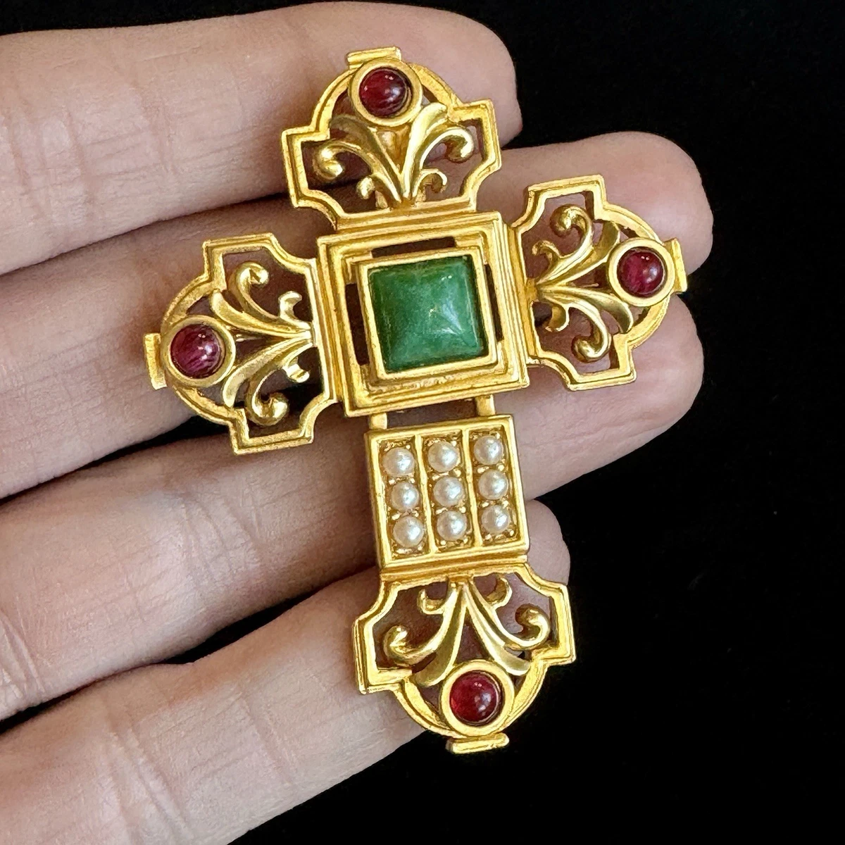 Elizabeth Taylor Avon Jewelry In Vintage Designer Costume Pins