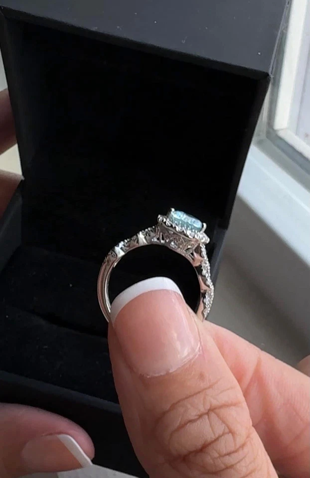 Anillo de boda de compromiso Neil Lane aguamarina de oro blanco de 14 quilates corte pera 3/4 CTTW Foto 2 de 4