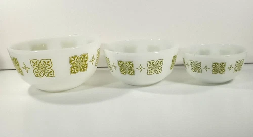 3 Piece FIRE KING Dutch Clover Nesting Bowls Anchor Hocking Set