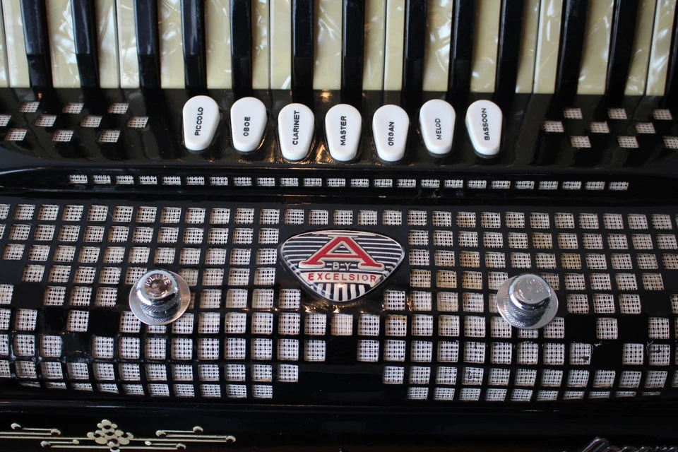 Vintage Excelsior Model 312 Made in Italy Piano Accordion w/ internal microphone - Image 3 of 4