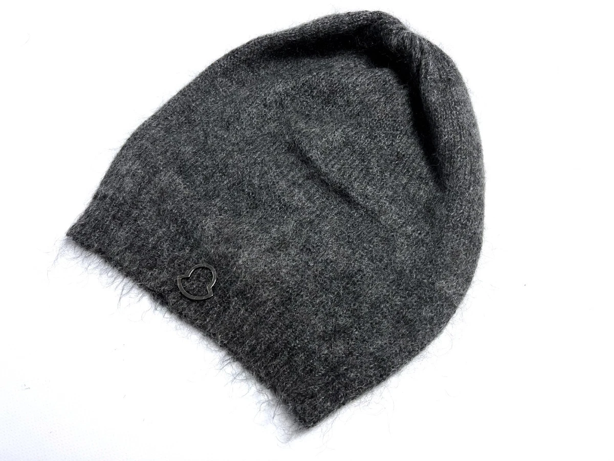 Moncler hat metal badge deals