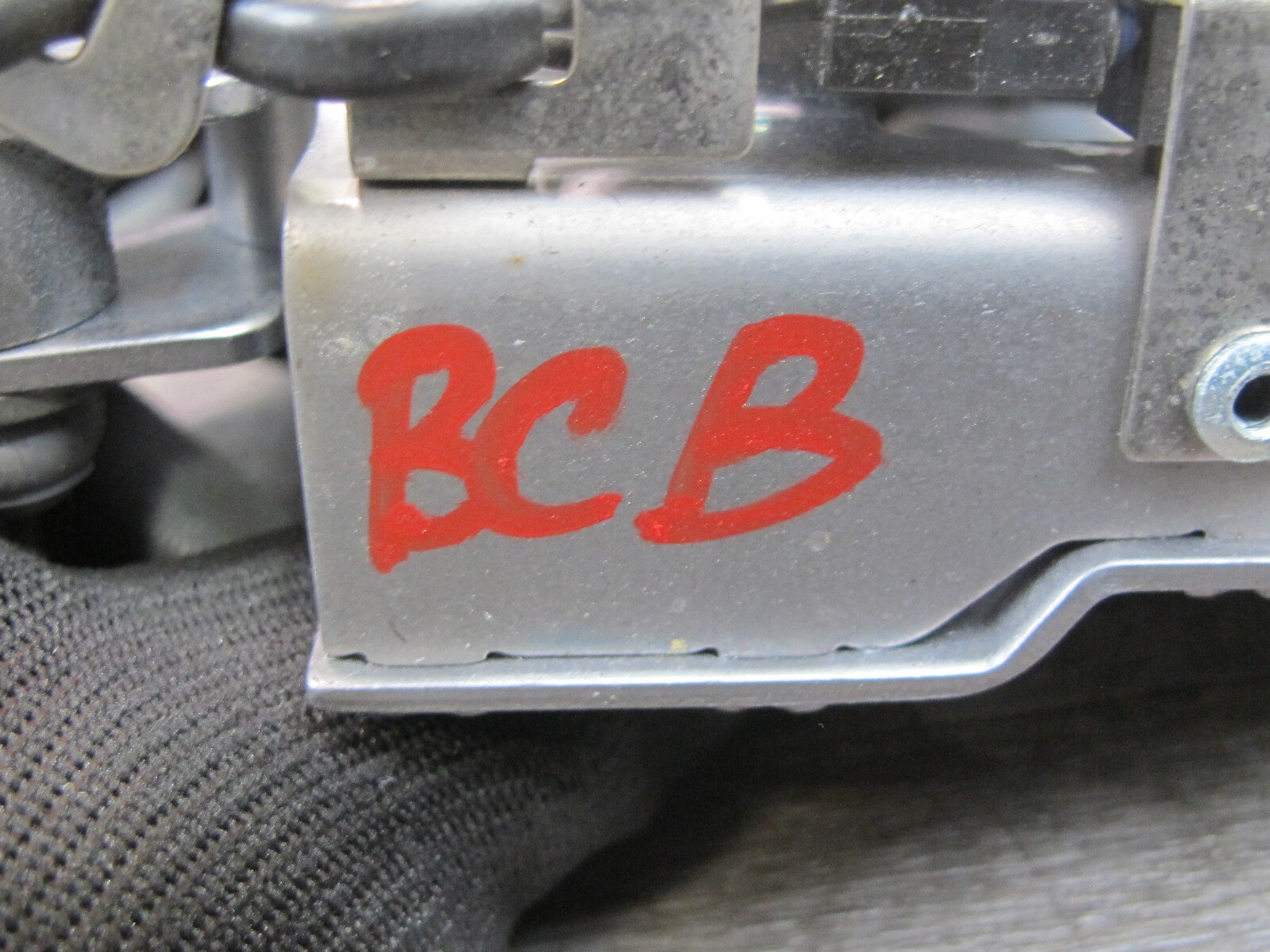 07-12 BENTLEY CONTINENTAL GTC REAR FOLDING TOP ROOF LOCK LATCH SET OF 2