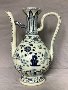 Antique Chinese Ming blue & white ewer lotus flower birds chrysanthemum vines