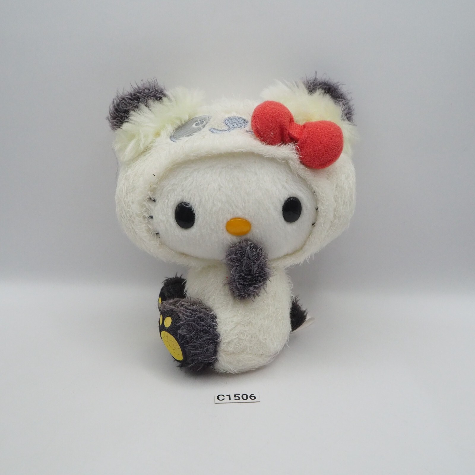 Muñeca de peluche Hello Kitty C1506 Panda Sanrio Furyu 2009 6" Japón