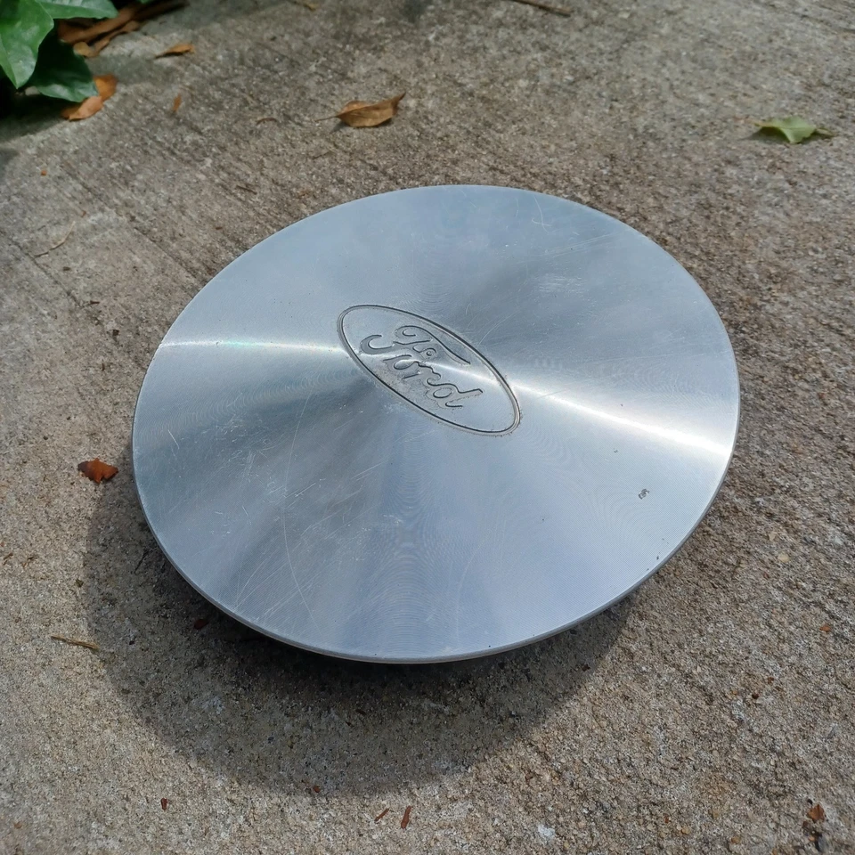 Tapa central mecanizada Ford E150 Econoline, 1993-2003, p/n F5UA-1A096-YA 04 Foto 2 de 3