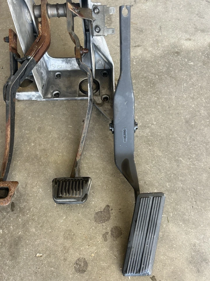 Conjunto de pedal de embrague Dodge Ram cambio manual 1994-1997 OEM NV3500 NV4500 NV5600 Foto 3 de 4