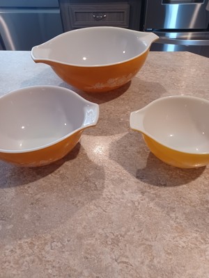 Vintage Pyrex Bowls 1970  Gold and Yellow Bowls Beautiful
