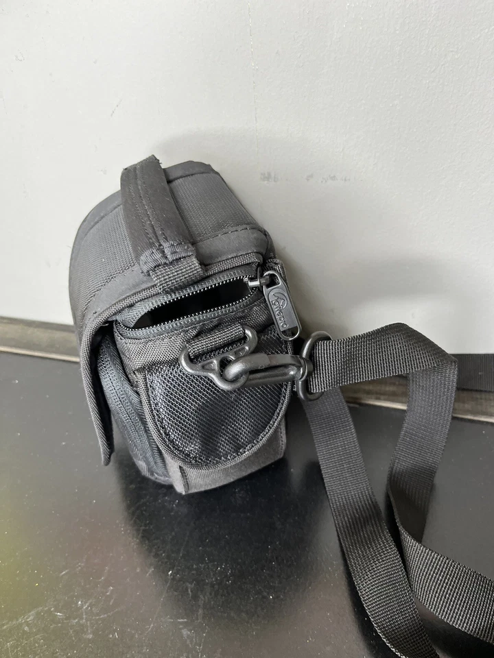 Lowepro Edit 100 Small Camera Case with Strap - Pre-Owned - Image 2 of 4