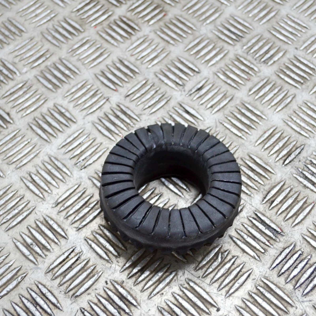 メイ, MASERATI QUATTROPORTE M156 3.0 S Q4 Rear Coil Spring Rubber Part