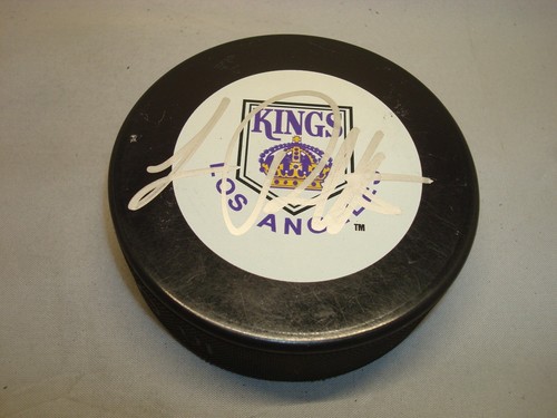 Luc Robitaille Signed Los Angeles Kings Vintage Hockey Puck Auto. PSA/DNA COA 1A - Picture 3 of 4