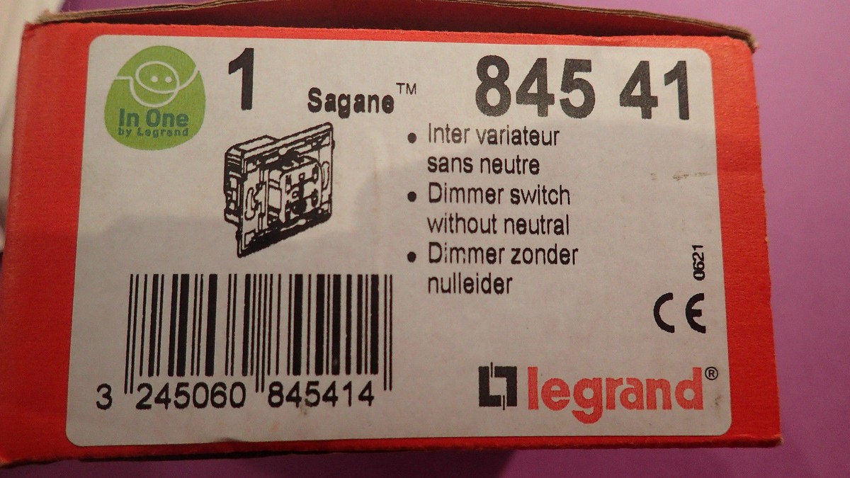 084136 Interrupteur Variateur Sagane à Mémoire Bouton-Poussoir - Legrand