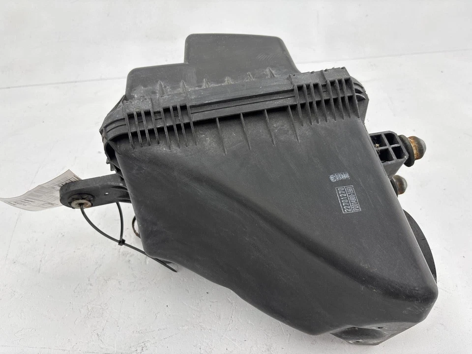 2002-2007 Saturn Vue Air Intake Cleaner Box Oem 22701270 - Image 3 of 4
