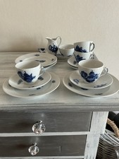 Royal Copenhagen „Blaue Blume“ glatt 4 Gedecke , kleine Servierplatte mit M.&Z.
