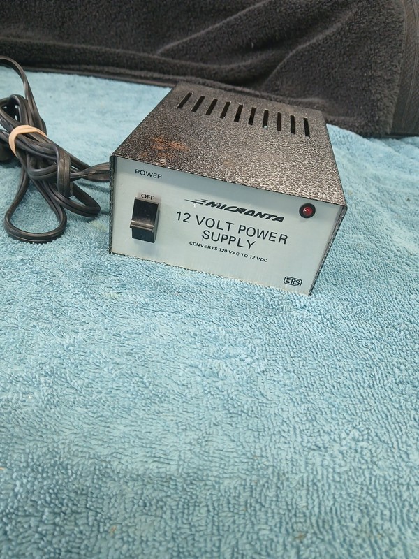 Micronta 22- 127 regulated 12 volt power supply