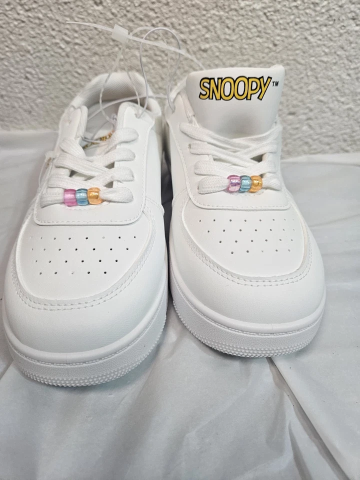 NUEVO CON ETIQUETAS Zapatillas Tenis Peanuts Snoopy Niñas Blancas Estampadas Talla 12Y Foto 2 de 4
