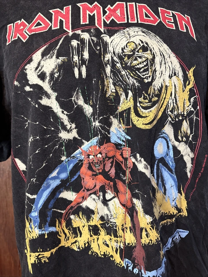 Camisa negra Iron Maiden The Number Of The Beast World Tour 1982-83 Reino Unido 2023 talla M Foto 2 de 4