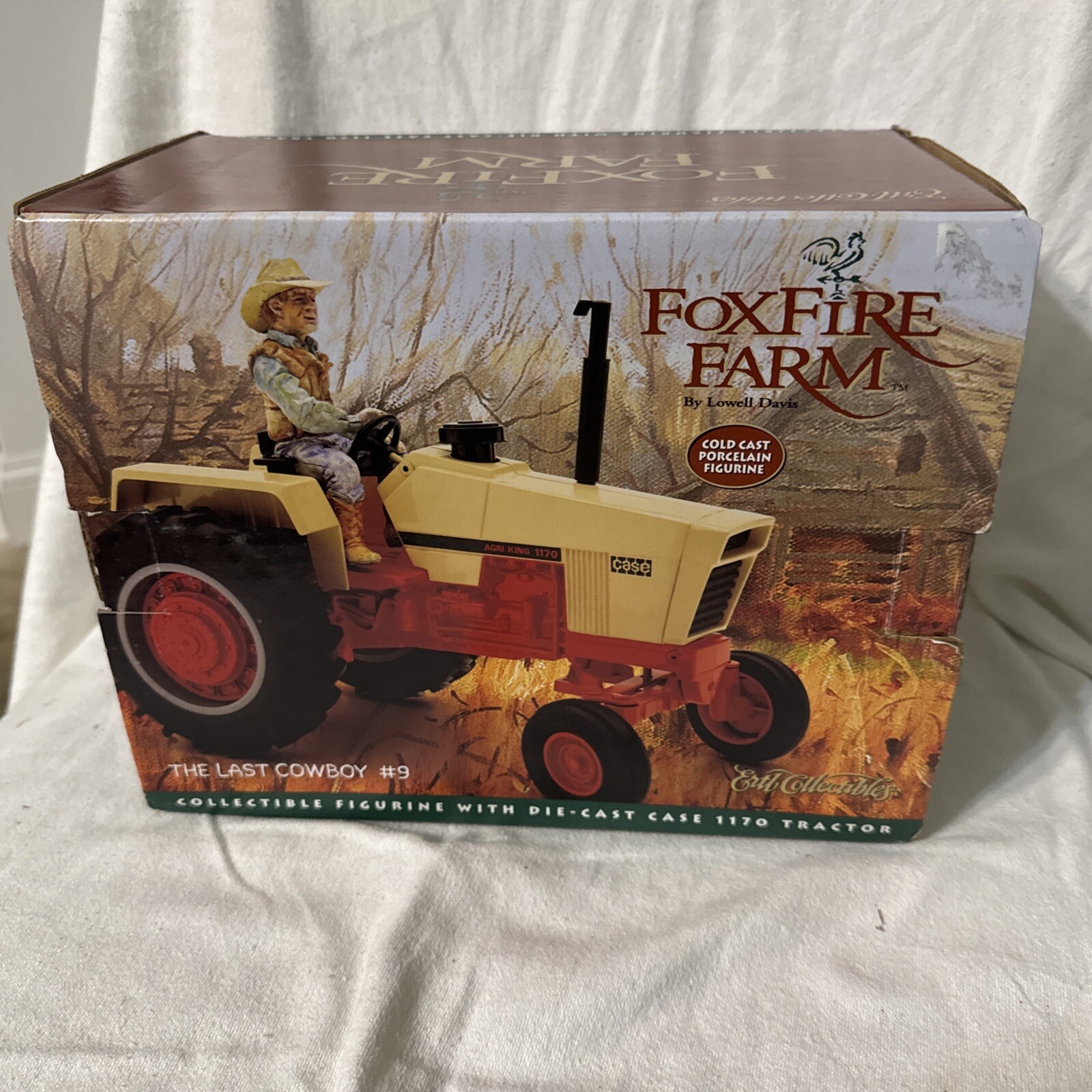 1/16 ERTL - Foxfire Farm #9 The Last Cowboy - J.I. Case 1170 Tractor & Figure