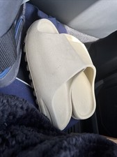 Yeezy Slides bone size 7