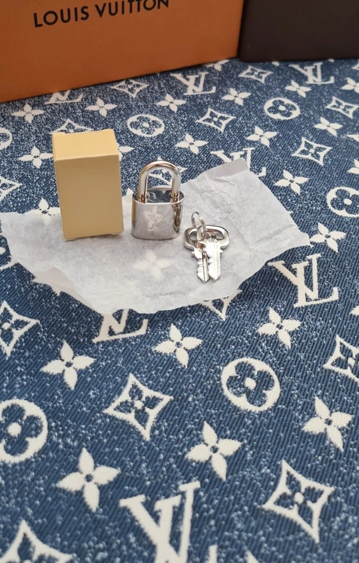 Louis vuitton lucchetto originale best sale prezzo