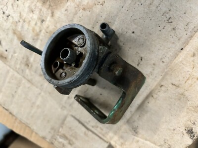 VINTAGE JOHN DEERE  650  COMPACT  TRACTOR - ENGINE FUEL STRAINER VALVE -1984