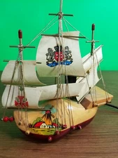 VTG Holland Hand Painted Wood Clogg Viking Boat Decorative Lamp. 